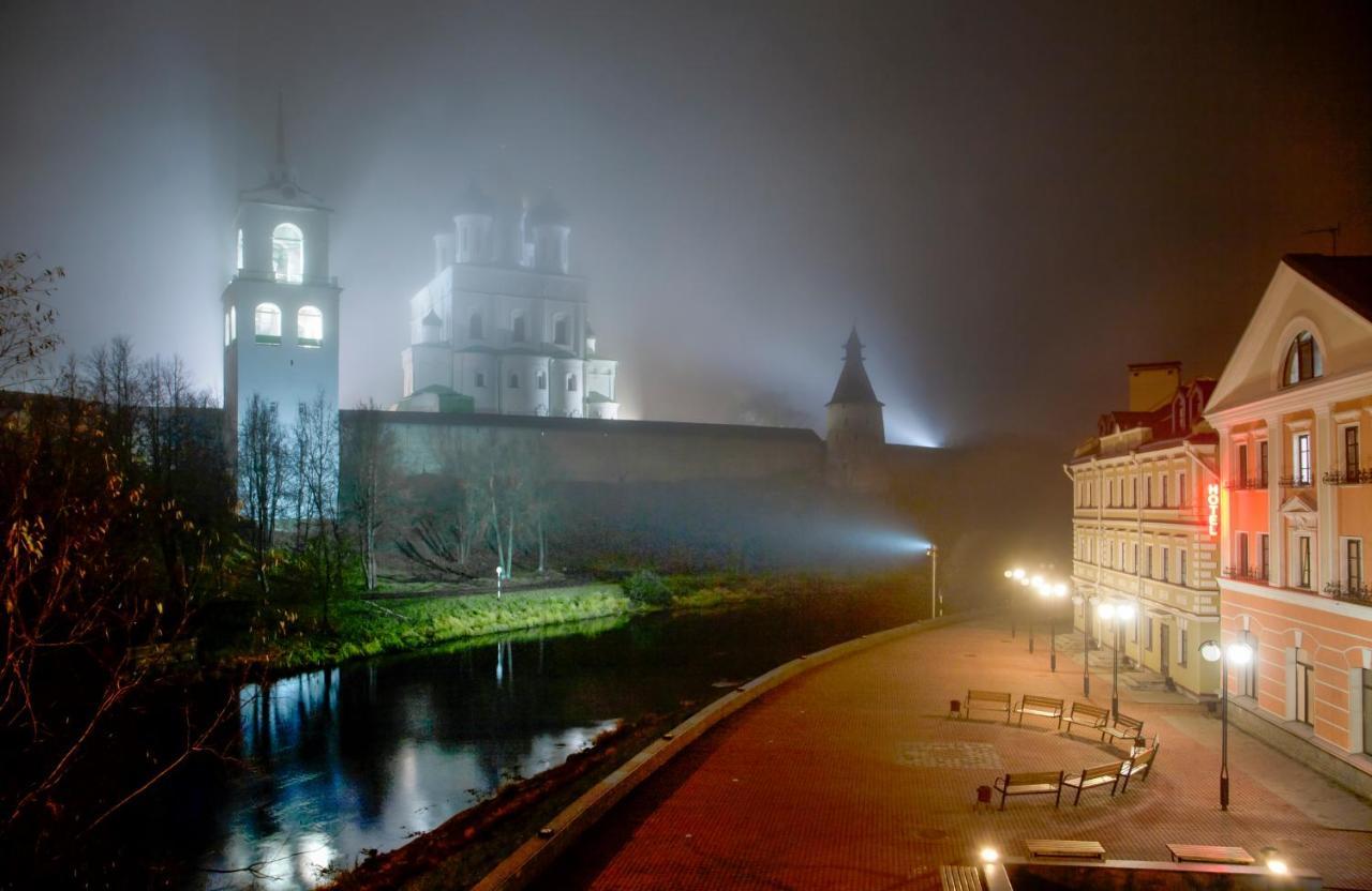 Golden Embankment Hotel Pskov Buitenkant foto